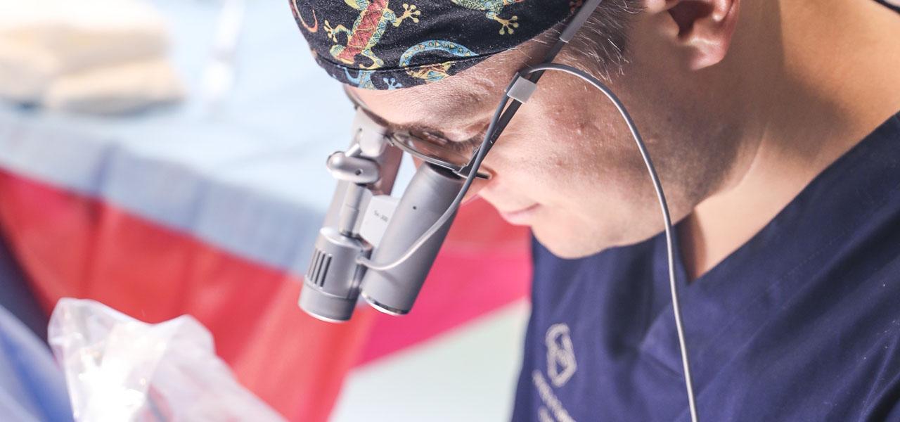 Metody przeszczepu włosów: FUE, ARTAS, STRIP