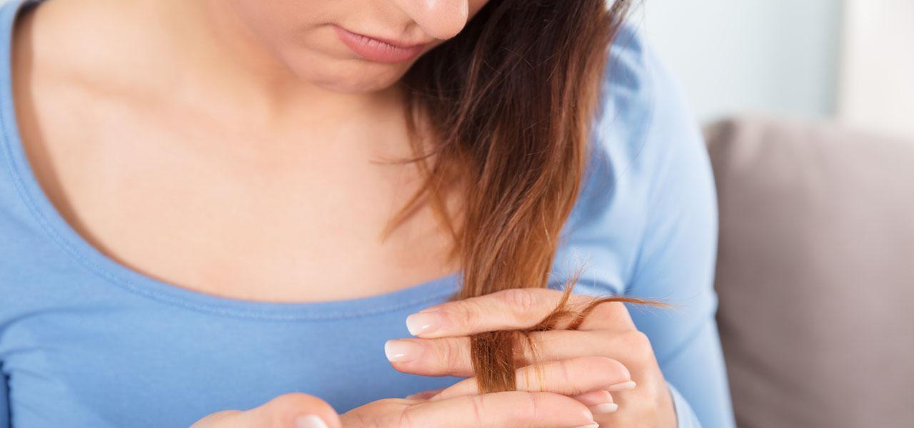 Włosy suche, łamliwe i wypadające – co z tym zrobić?