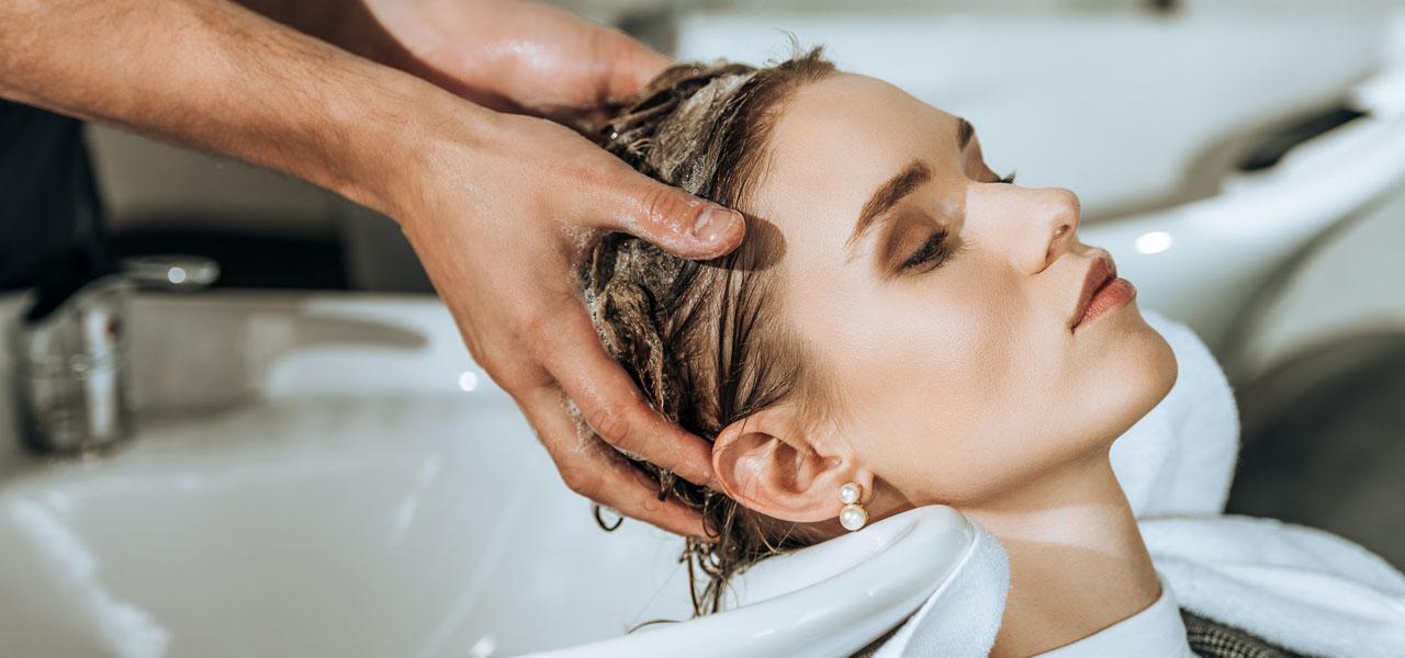 Jaki peeling do skóry głowy? 3 domowe sposoby peelingu