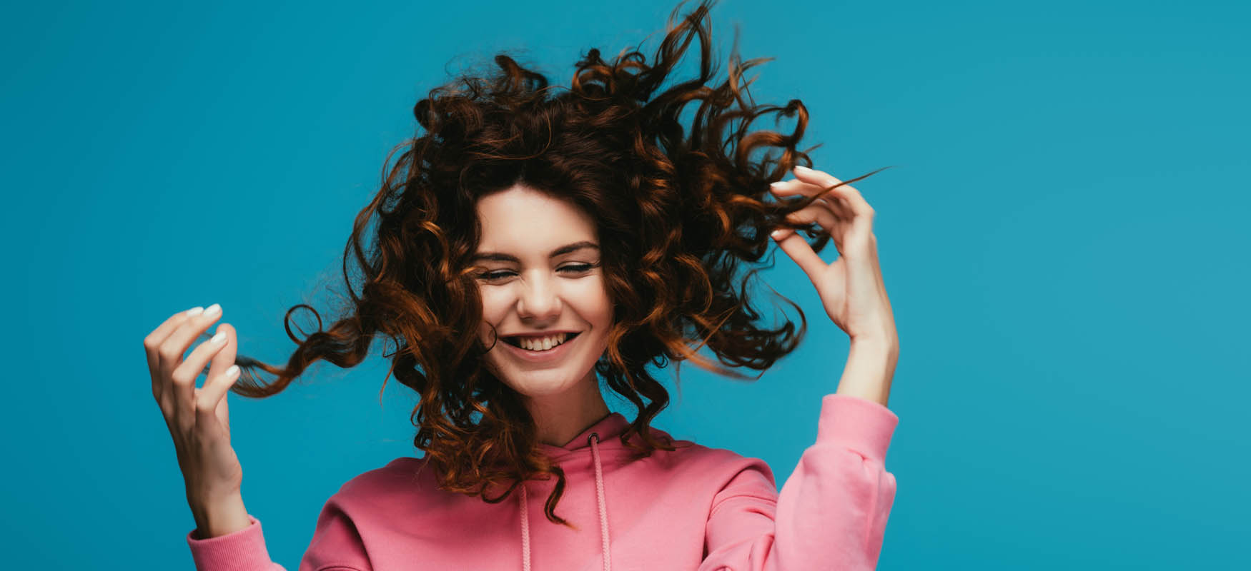 Metoda CG (Curly Girl) – pielęgnacja włosów kręconych