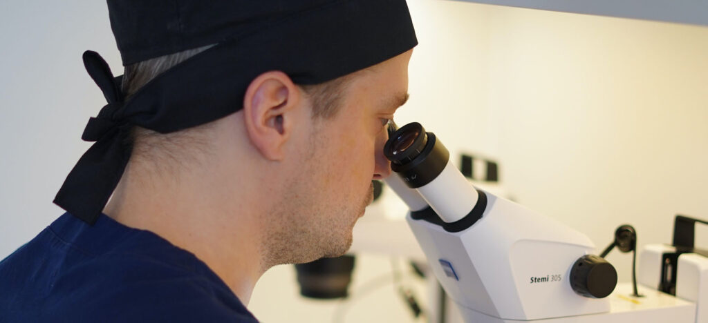 sprawdzanie pod mikroskopem graftow